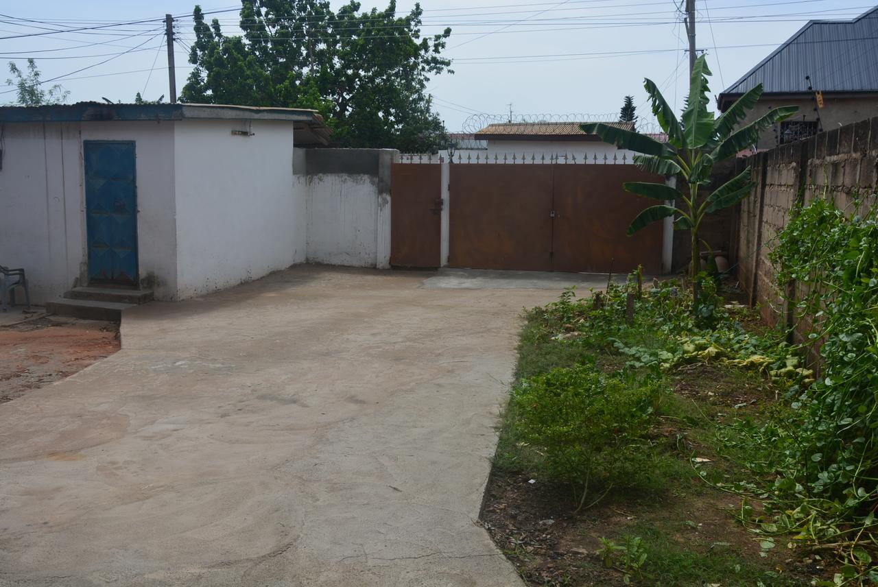 The Accra Backpackers Hostel מראה חיצוני תמונה